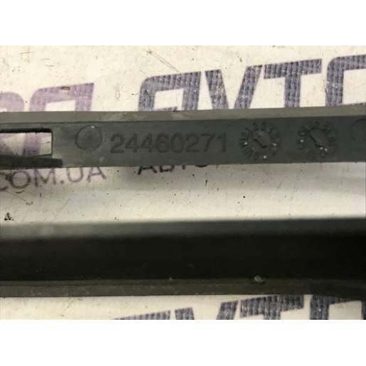 Решетка переднего бампера центральная  Opel Astra H 2004-2007 24460271